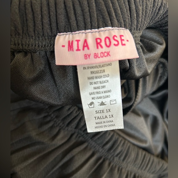 NWOT-  MIA Rose by Block- Black Romper- Size 1X Tall - Picture 3 of 4